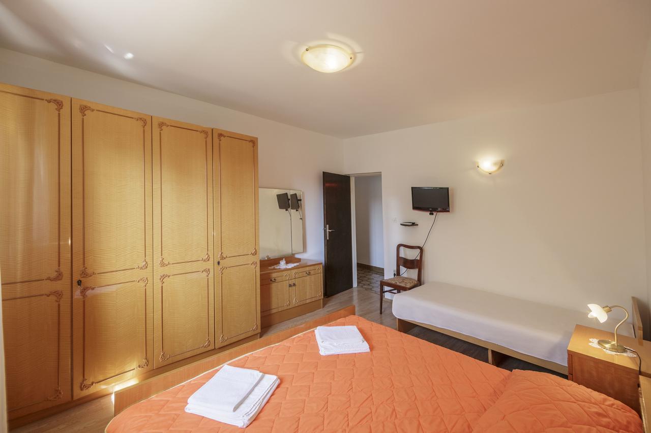 Apartmani Jordana Komiža Екстериор снимка