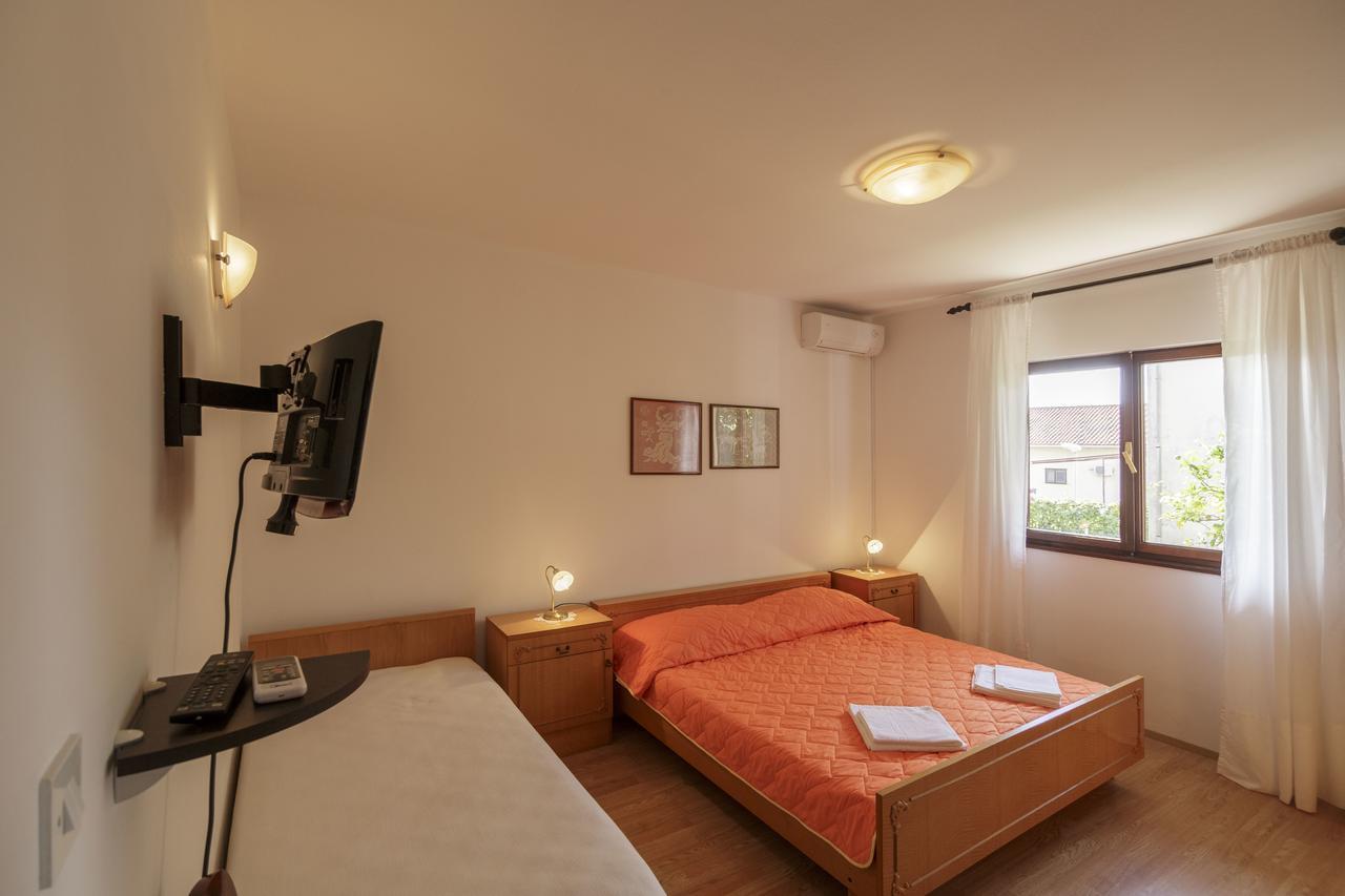 Apartmani Jordana Komiža Екстериор снимка