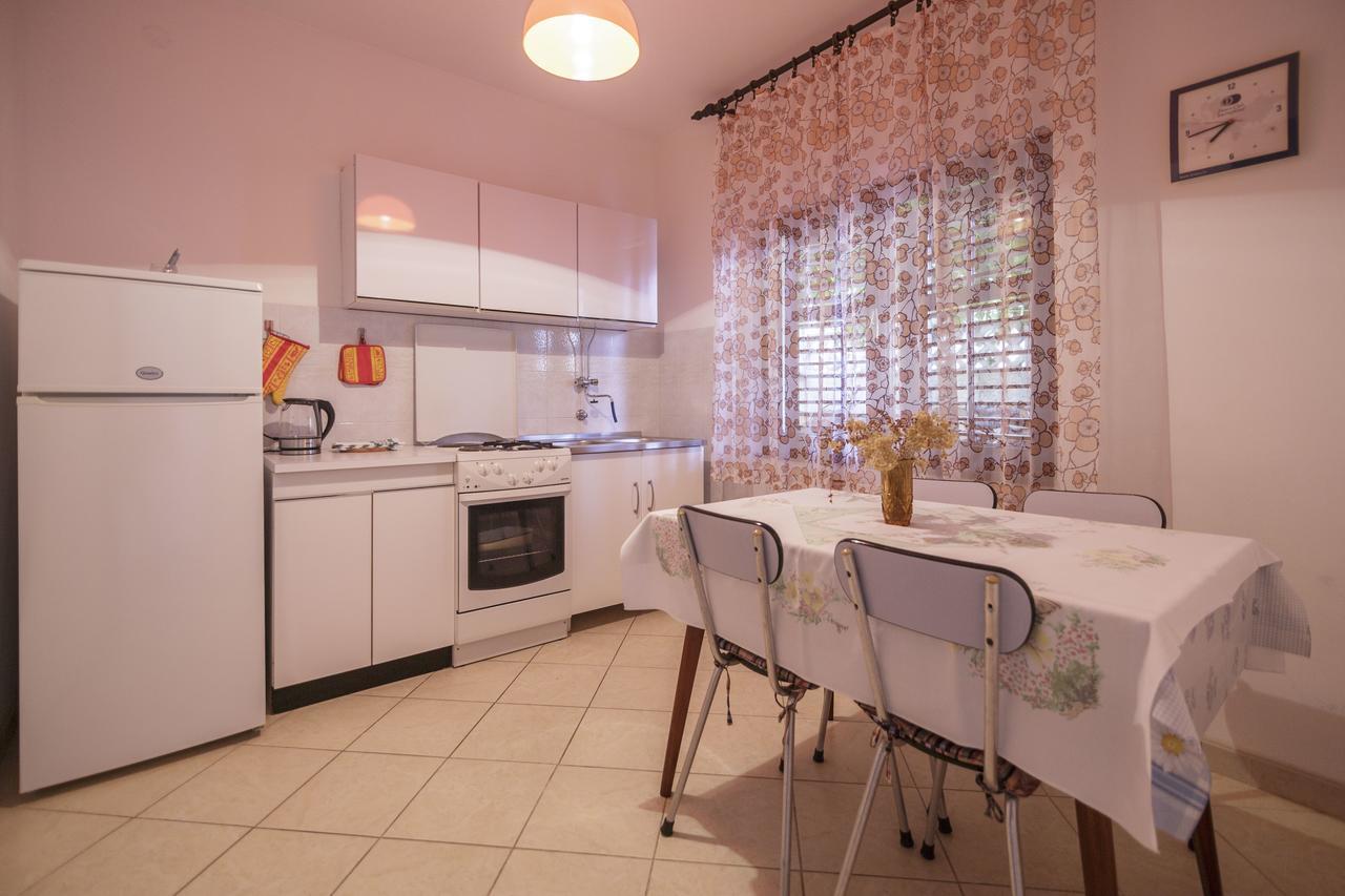 Apartmani Jordana Komiža Екстериор снимка