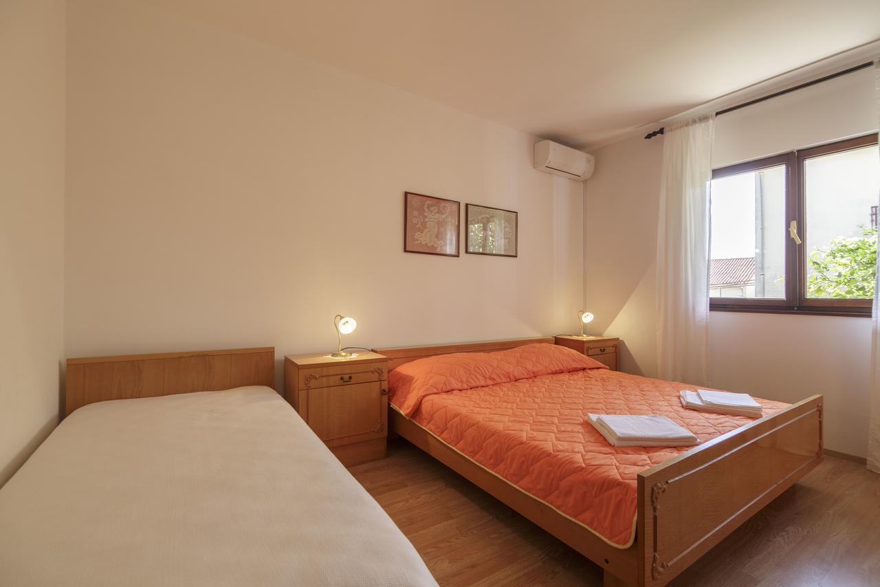 Apartmani Jordana Komiža Екстериор снимка