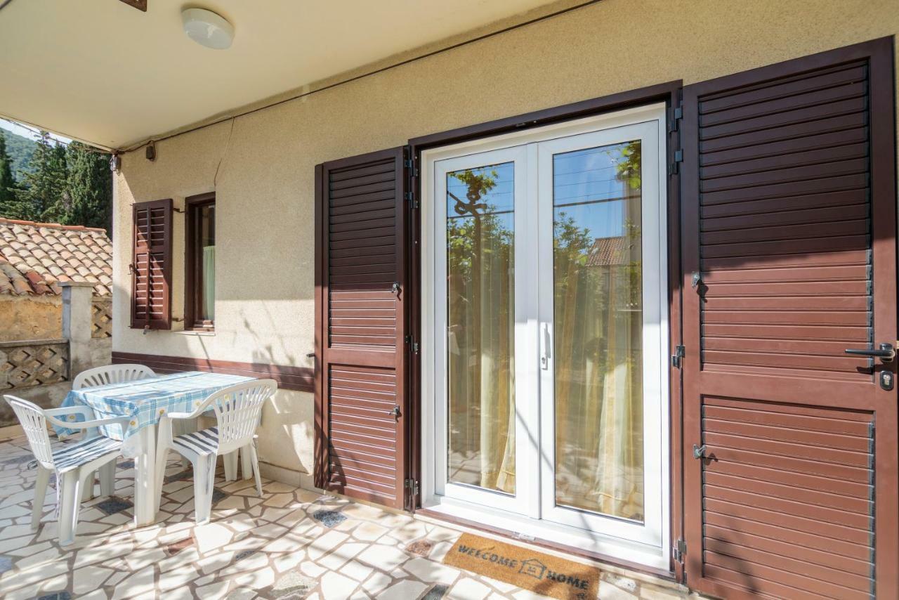 Apartmani Jordana Komiža Екстериор снимка
