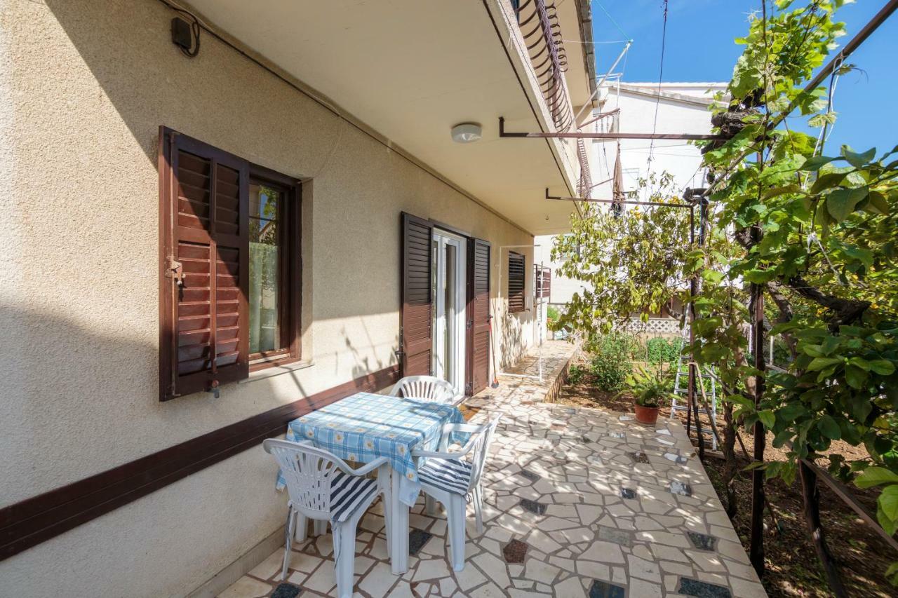 Apartmani Jordana Komiža Екстериор снимка