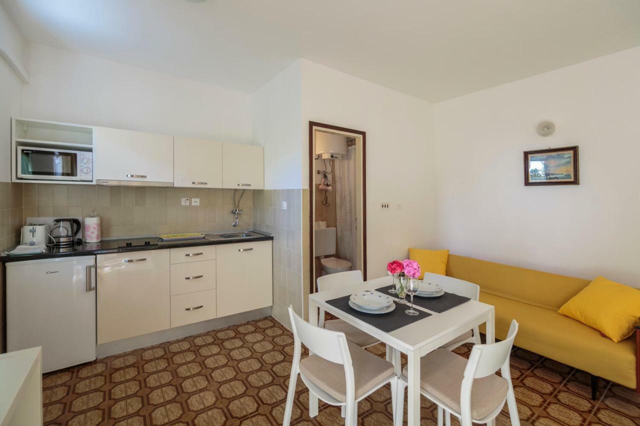 Apartmani Jordana Komiža Екстериор снимка