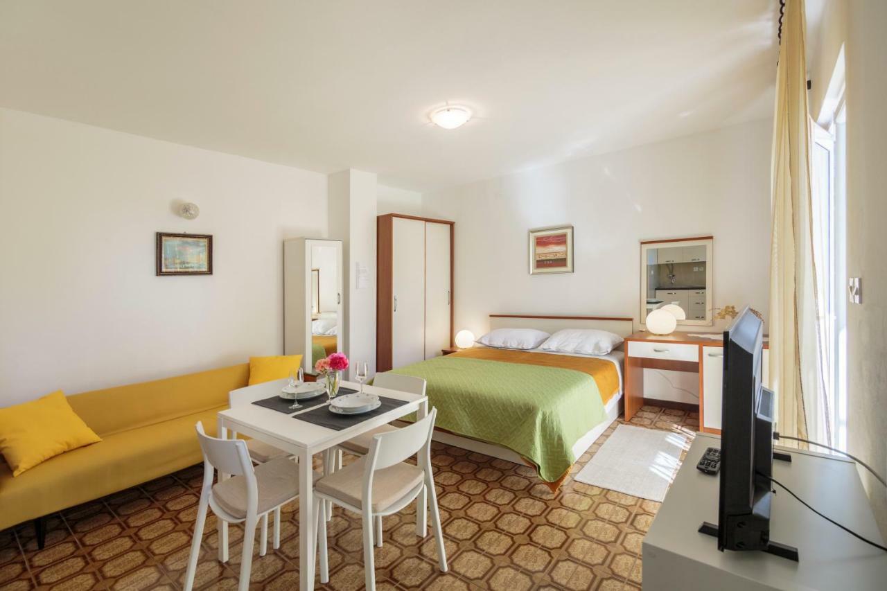 Apartmani Jordana Komiža Екстериор снимка