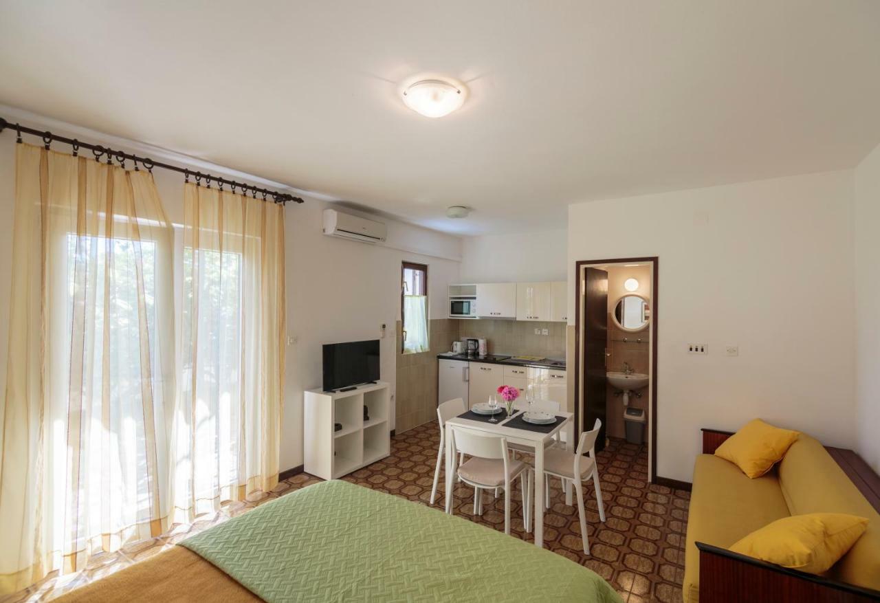 Apartmani Jordana Komiža Екстериор снимка