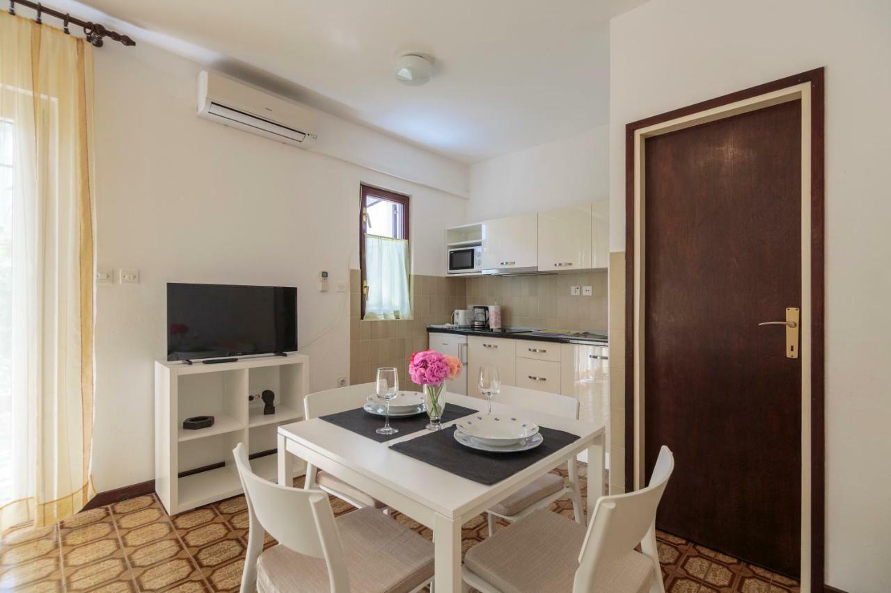 Apartmani Jordana Komiža Екстериор снимка