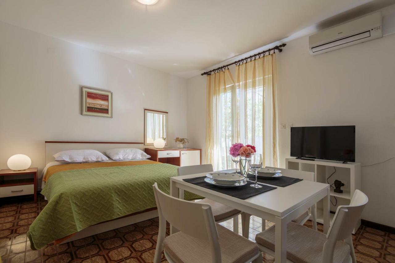 Apartmani Jordana Komiža Екстериор снимка